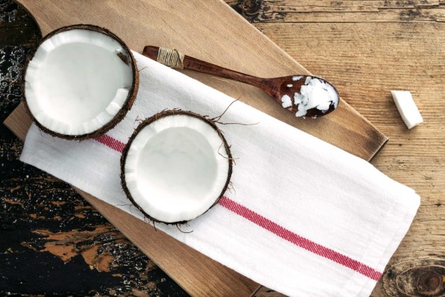 5 Manfaat Minyak Kelapa untuk Rambut, Bisa Bikin Halus! (4)