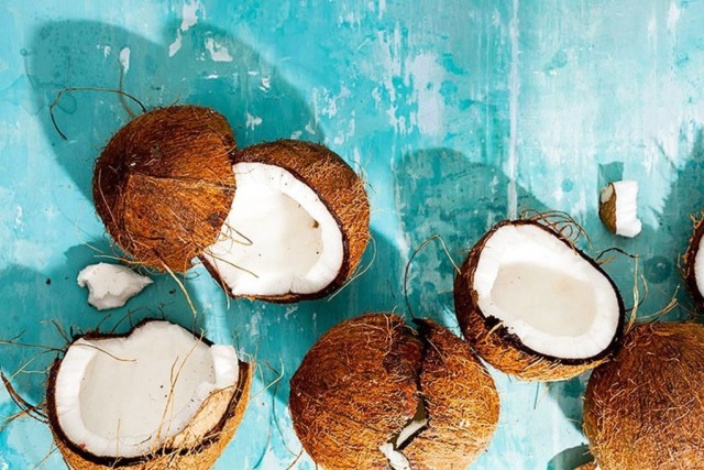 5 Manfaat Minyak Kelapa untuk Rambut, Bisa Bikin Halus! (5)