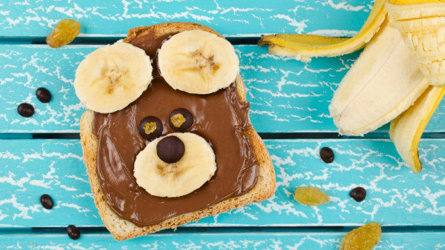 Roti cokelat pisang kismis yang tidak hanya lucu tapi lezat dan sehat (Foto: Shutterstock)