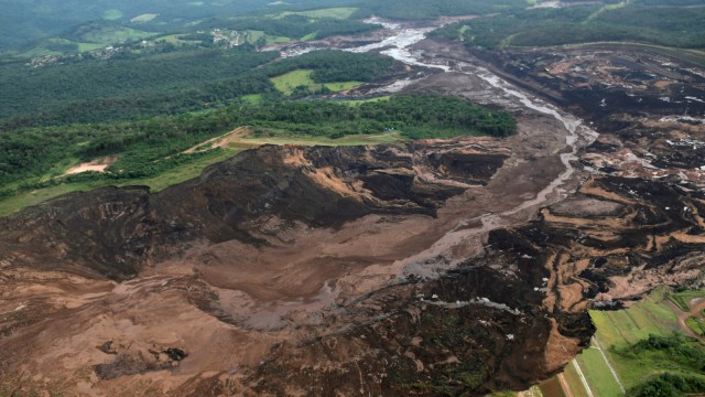 Gambar udara kondisi di sekitar bendungan Vale SA yang jebol, di Brumadinho, Brasil. (Foto: REUTERS/Washington Alves)