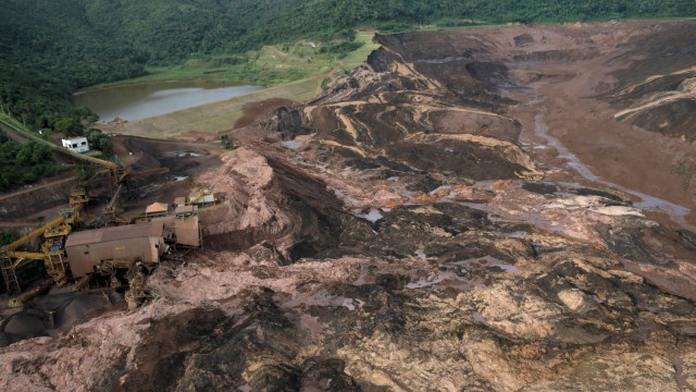 Gambar udara kondisi di sekitar bendungan Vale SA yang jebol, di Brumadinho, Brasil. (Foto: REUTERS/Washington Alves)