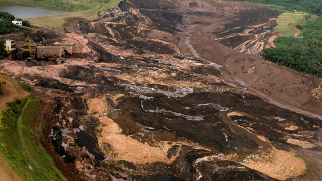 Gambar udara kondisi di sekitar bendungan Vale SA yang jebol, di Brumadinho, Brasil. (Foto: REUTERS/Washington Alves)