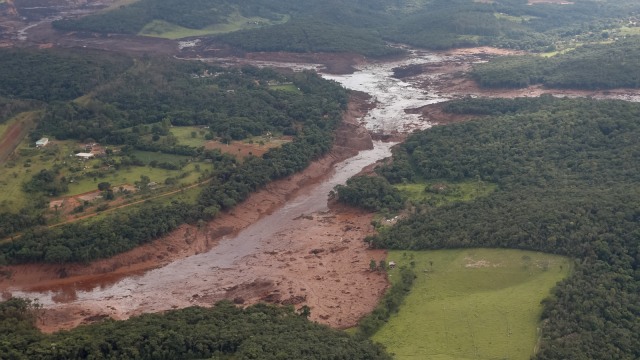 Gambar udara kondisi di sekitar bendungan Vale SA yang jebol, di Brumadinho, Brasil. (Foto: Isac Nobrega/Presidency Brazil/Handout via Reuters)