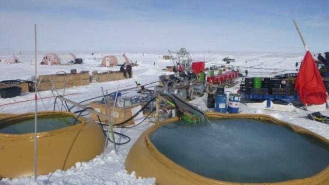 Peneliti British Antartic Survey berhasil melakukan pengeboran pada lapisan es di Antartika Barat sedalam 2 kilometer. (Foto: British Antartic Survey via Twitter)