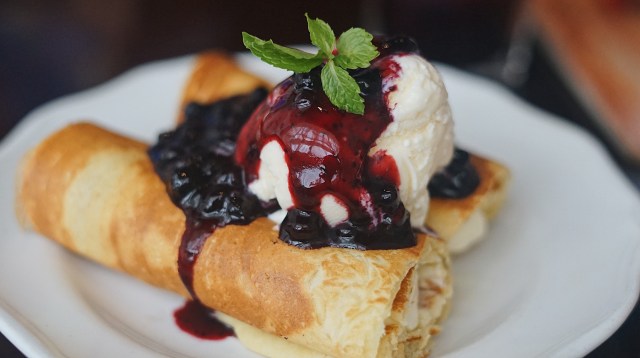 5 Pilihan Tempat Makan untuk Rayakan National Blueberry Pancake Day