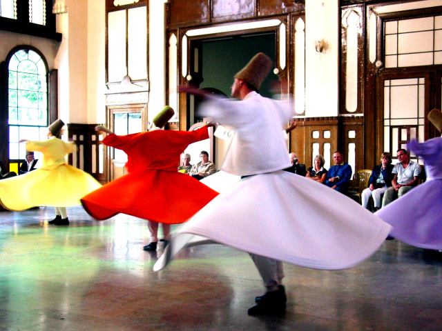 Tarian sufi asal Turki  (Foto: Flickr/Vladimer Shioshvili)