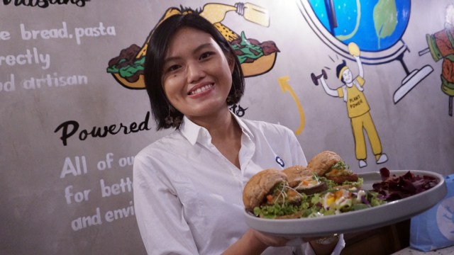 Founder Burgreens, Helga Angelina