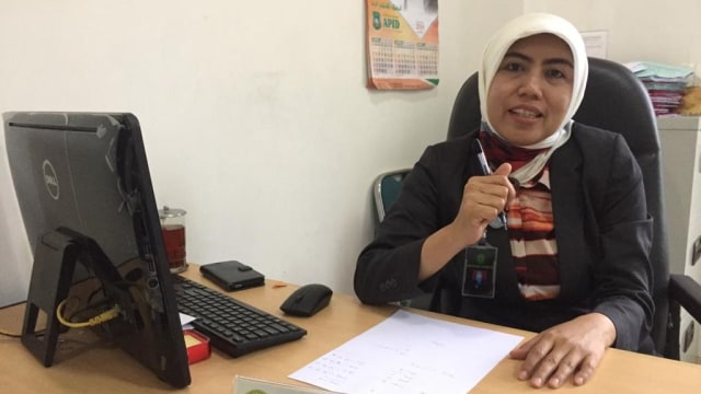 Panitera Muda Hukum Pengadilan Agama Semarang, Tazkiyaturrobihah. (Foto: Afiati Tsalitsati/Kumparan)