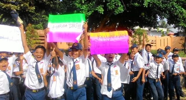 Sejumlah siswa SMP di Wonogiri demo terhadap guru cabul.  (Foto: Dok. kumparan)
