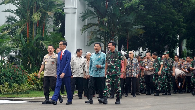 Presiden Jokowi dan Purnawirawan TNI-Polri usai melaksanakan Rapat Pimpinan di Istana Negara, Selasa (29/1). (Foto: Yudhistira Amran Saleh/kumparan)