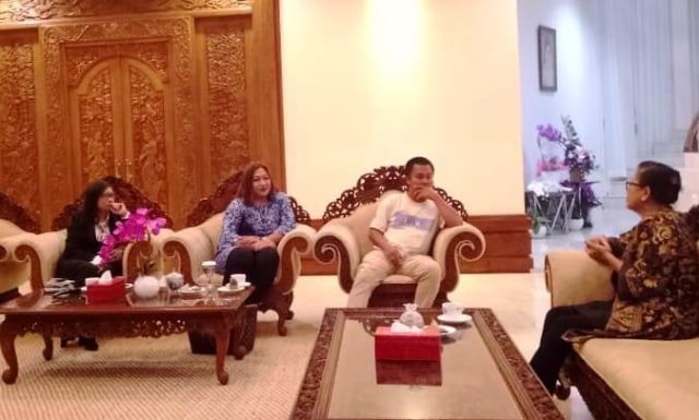 Pertemuan aktivis perlindungan anak dengan Putri Suastini Koster (istri Gubernur Bali-red), Senin (28/1)- kanalbali/LSU