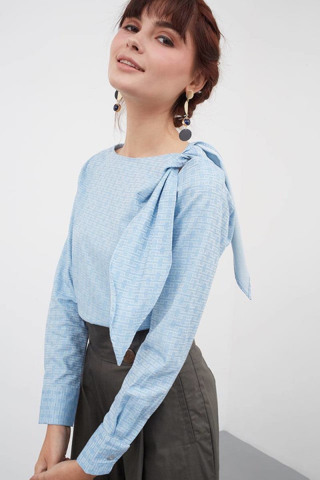 Warna biru muda dapat membuat Anda tidak gugup saat berbicara. (Foto: dok. Berrybenka)