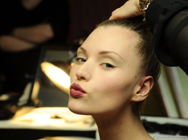 5 Rekomendasi Lip Scrub Lokal dengan Rasa Buah yang Ampuh Mencerahkan Bibir Hitam