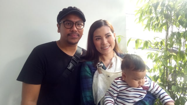 Sammy Simorangkir bersama istrinya, Viviane dan anaknya, Gevariel Jogi Simorangkir (Foto: Aria Pradana/kumparan)