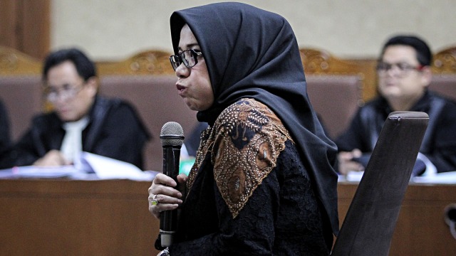 Mantan Wakil Ketua Komisi VII DPR Eni Maulani Saragih memberikan kesaksian pada sidang lanjutan kasus dugaan suap proyek PLTU Riau-1. (Foto: Antara/Dhemas Reviyanto)
