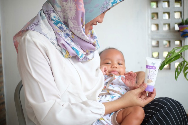 Mencegah Ruam Popok dengan Cussons Baby SensiCare Intensive Soothing Cream