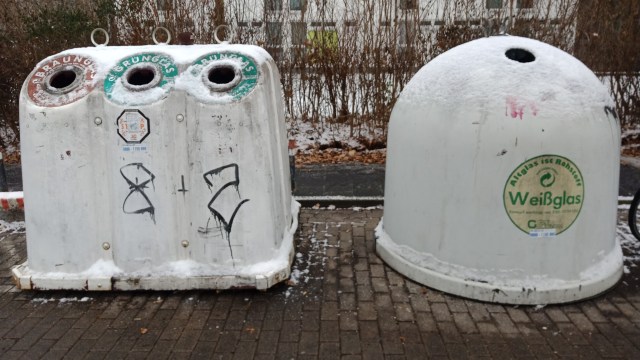 Tempat sampah untuk membuang botol beling di Jerman. (Foto: Daniel Chrisendo/kumparan)