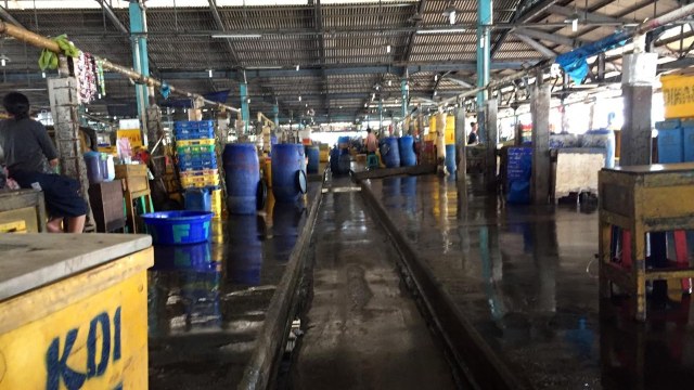 Suasana Pasar Ikan di Kawasan Penjaringan, Jakarta Utara. (Foto: Abdul Latif/Kumparan)