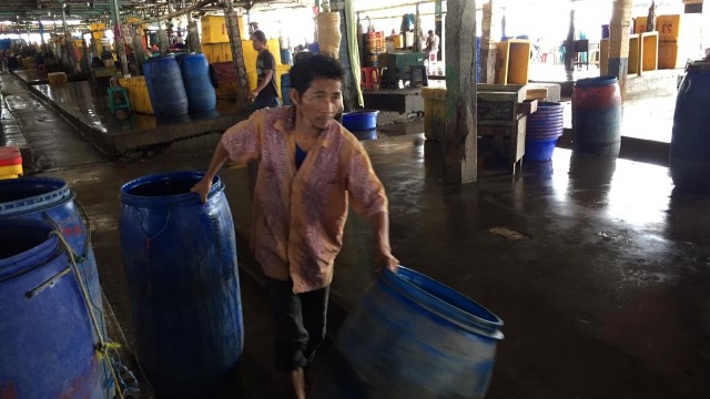 Suasana Pasar Ikan (lama) di Kawasan Penjaringan, Jakarta Utara. (Foto: Abdul Latif/Kumparan)