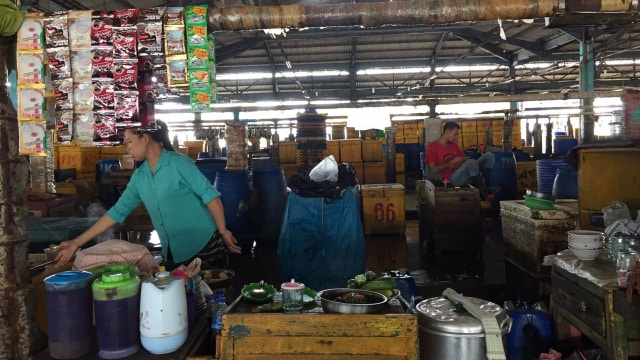 Suasana Pasar Ikan (lama) di Kawasan Penjaringan, Jakarta Utara. (Foto: Abdul Latif/Kumparan)