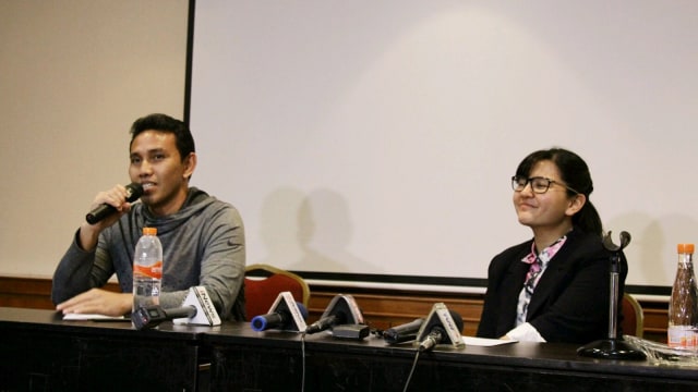 Sekjen PSSI Ratu Tisha (kanan) dan Pelatih U-16 Bima Sakti (kiri) pada Konferensi Pers PSSI, Rabu (30/1). (Foto: Helmi Afandi/kumparan)