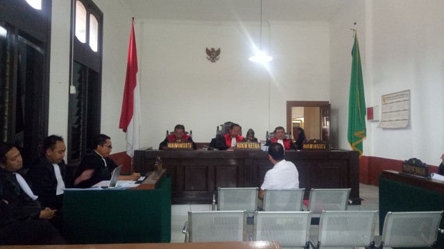 Terpidana Wawan jadi saksi kasus suap Kepala Lapas Sukamiskin di Pengadilan Tipikor Bandung. (Foto: Adhim Mugni Mubaroq/kumparan)
