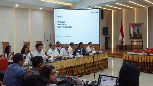 Rapat pleno persiapan Debat Kedua Pemilu 2019 di kantor KPU. (Foto: Fadjah Hadi/kumparan)