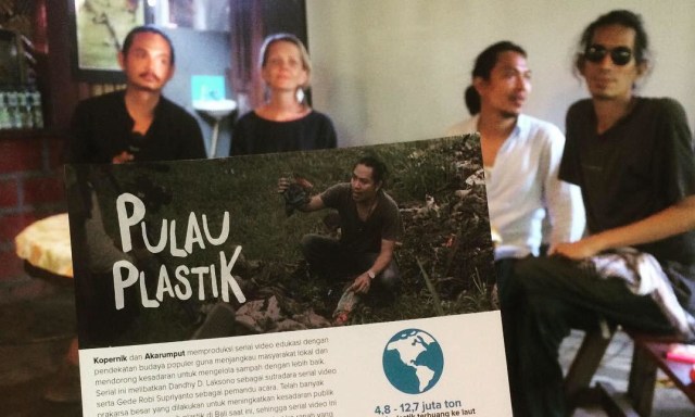 Robi Navicula Galang  Kolaborasi Luncurkan Film Pulau Plastik
 
