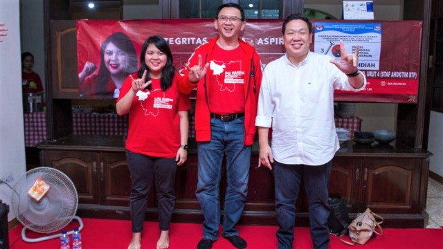 Ahok menemani blusukan Caleg PDIP untuk DPRD DKI, Ima Mahdiah dan Caleg DPR RI PDIP (petahana), Charles Honoris di Jakarta Barat. (Foto: Dok. Istimewa)