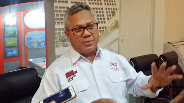 Ketua KPU, Arief Budiman usai mengumumkan Caleg mantan napi koruptor di kantor KPU. (Foto: Fadjar Hadi/kumparan)
