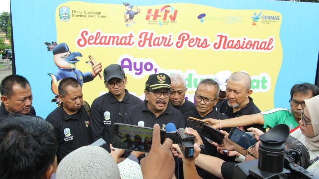 Gubernur Jawa Timur Soekarwo diacara baksi sosial kesehatan dalam rangka HPN 2019 di Bangkalan dok tim HPN. (Foto: Fadjar Hadi/kumparan)