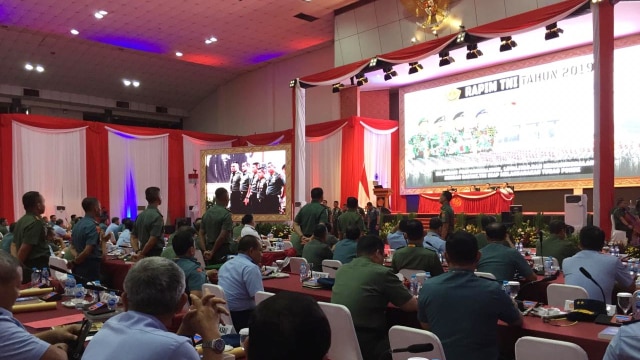 Suasana Penutupan Rapat pimpinan TNI di Mabes TNI Cilangkap. (Foto: Reki Febrian/kumparan)