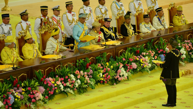 Suasana pelantikan Raja baru Malaysia, Sultan Abdullah Sultan Ahmad Shah di Istana Nasional di Kuala Lumpur, Malaysia. (Foto: Departemen Informasi/Shaiful Nizal Ismail )
