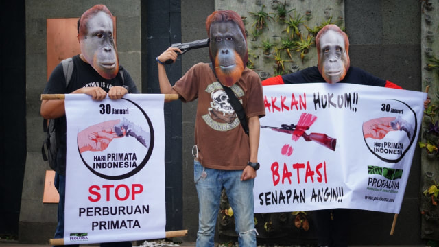 Aksi teatrikal Profauna Indonesia Representatif Jawa Barat di Bandung. (Foto-foto: Agus Bebeng/Bandungkiwari)