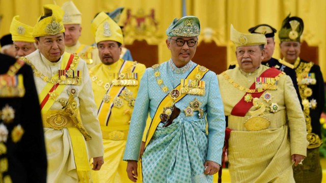 Raja baru Malaysia, Sultan Abdullah Sultan Ahmad Shah saat meninggalkan acara pelantikan di Kuala Lumpur, Malaysia. (Foto: Department of Information/Shaiful Nizal Ismail via REUTERS)