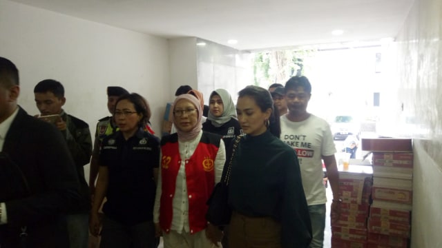 Ratna Sarumpaet kembali dibawa ke rumah tahanan Polda Metro Jaya. (Foto: Maulana Ramadhan/kumparan)