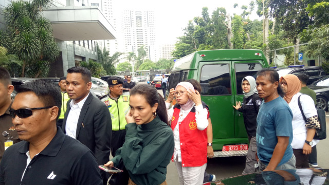 Ratna Sarumpaet kembali dibawa ke rumah tahanan Polda Metro Jaya. (Foto: Maulana Ramadhan/kumparan)
