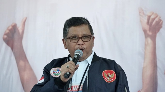 Sekjen PDI Perjuangan, Hasto Kristiyanto, memberikan sambutan pada acara Pembekalan dan Konsolidasi Pemenangan Jokowi-Amin, Kamis (31/1).  (Foto: Jamal Ramadhan/kumparan)