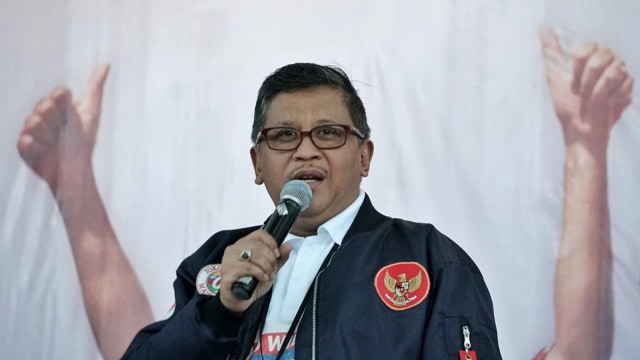 Sekjen PDI Perjuangan, Hasto Kristiyanto, memberikan sambutan pada acara Pembekalan dan Konsolidasi Pemenangan Jokowi-Amin, Kamis (31/1).  Foto: Jamal Ramadhan/kumparan