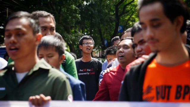 Foto: Kritik Pilpres, Tunanetra di Bandung Aksi Jalan Mundur   (8)