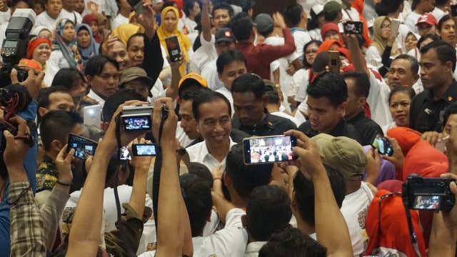 Jokowi di Deklarasi Pengusaha Kayu dan Mebel di Pabrik Gula De Tjolomadoe. Foto: Yudhistira Amran Saleh/kumparan