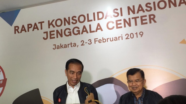 Joko Widodo (kiri) dan Jusuf Kalla di Rapat Konsolidasi Nasional Jenggala Center. Foto: Raga Imam/kumparan