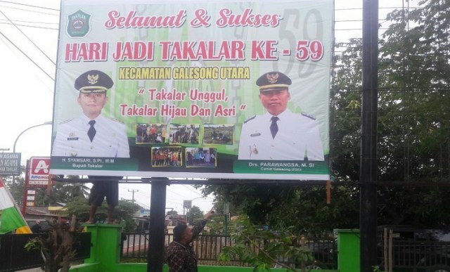 Baligho HUT Takalar tanpa Foto Wakil Bupati, Ahmad Daeng Sere, Minggu (3/2).