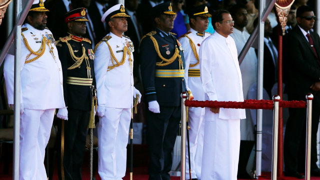 Presiden Sri Lanka Maithripala Sirisena (kanan) menghadiri perayaan Hari Kemerdekaan ke-71 di Sri Lanka di Kolombo, Sri Lanka. Foto: REUTERS/Dinuka Liyanawatte