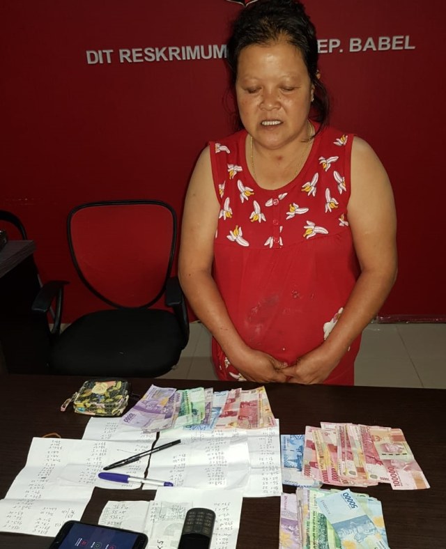 Tju Jiuw Ming alias Akhen (50) warga Kota Pangkalpinang diamankan aparat Polda Bangka Belitung  lantaran diduga menjadi bandar togel jaringan Singapura.(ist)