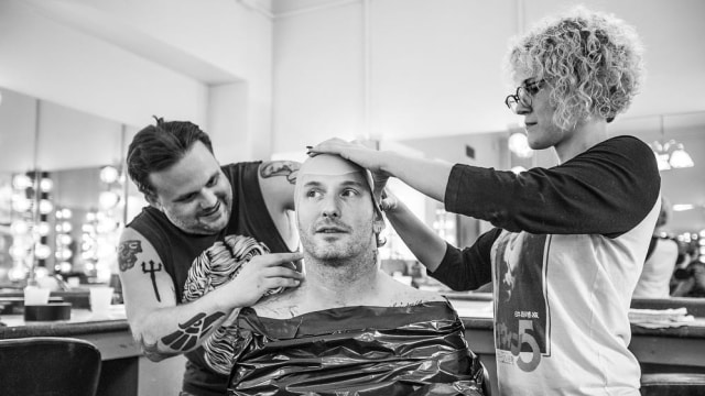 Frontman Slipknot, Corey Taylor. saat proses pembuatan topeng baru. Foto: Instagram @coreytaylor
