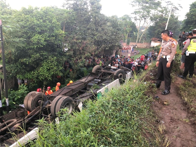 Bus Kramat Djati Terjun ke Tebing di Bandung Foto: Polres Bandung