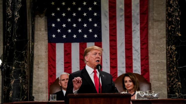 Presiden Donald Trump menyampaikan pidato saat Kongres di Capitol di Washington. Foto: Doug Mills/Pool via REUTERS