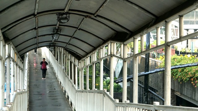 Ilustrasi Jembatan Penyeberangan Orang (JPO). Foto: Nugroho Sejati/kumparan