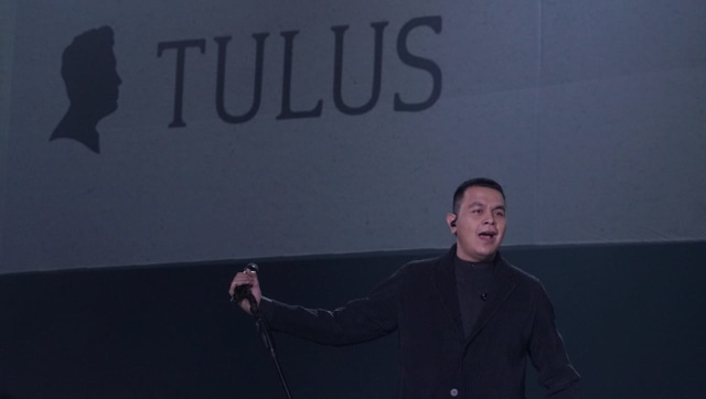 Tulus di Konser Monokrom Foto: Jamal Ramadan/kumparan